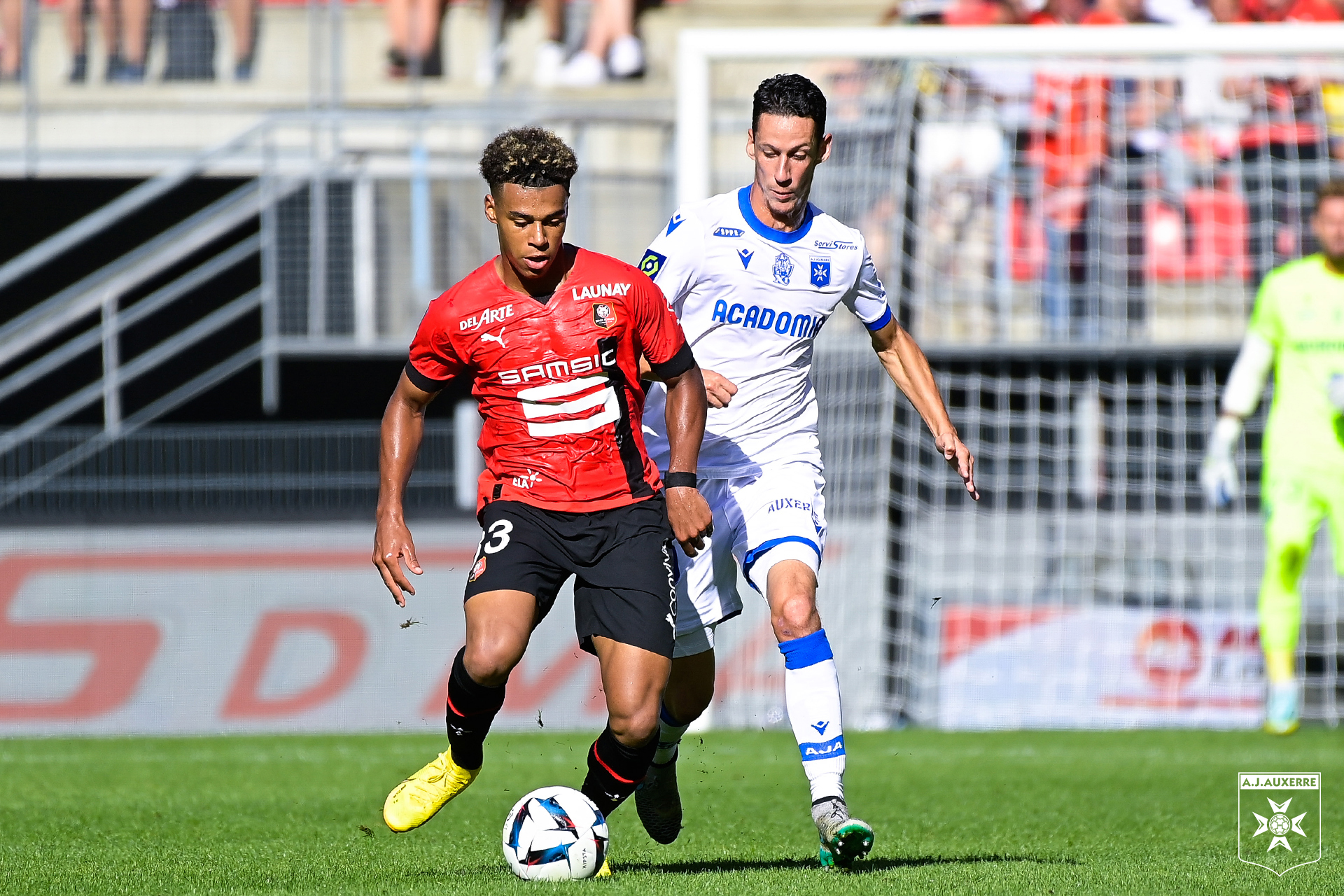 菲尼克斯太阳训练开放日，赛前更衣室发声引欢呼，法甲在即，年轻球员得到机会的简单介绍